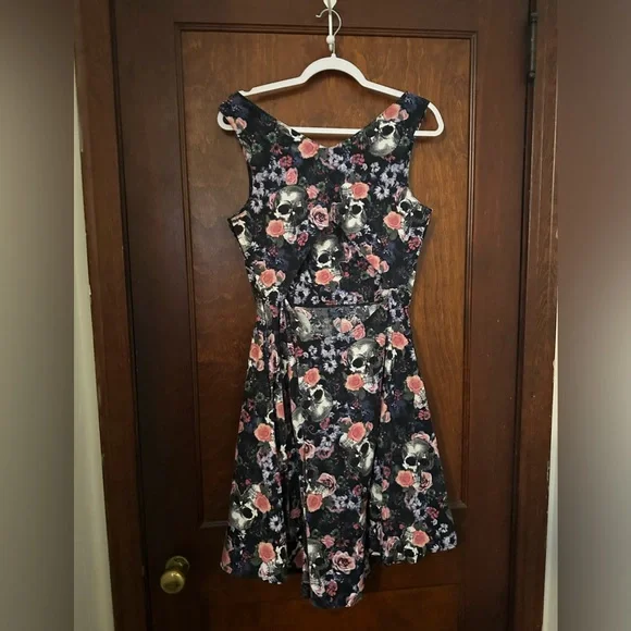 Floral Sleeveless Dress - Black and Pink - Picture 4 of 5
